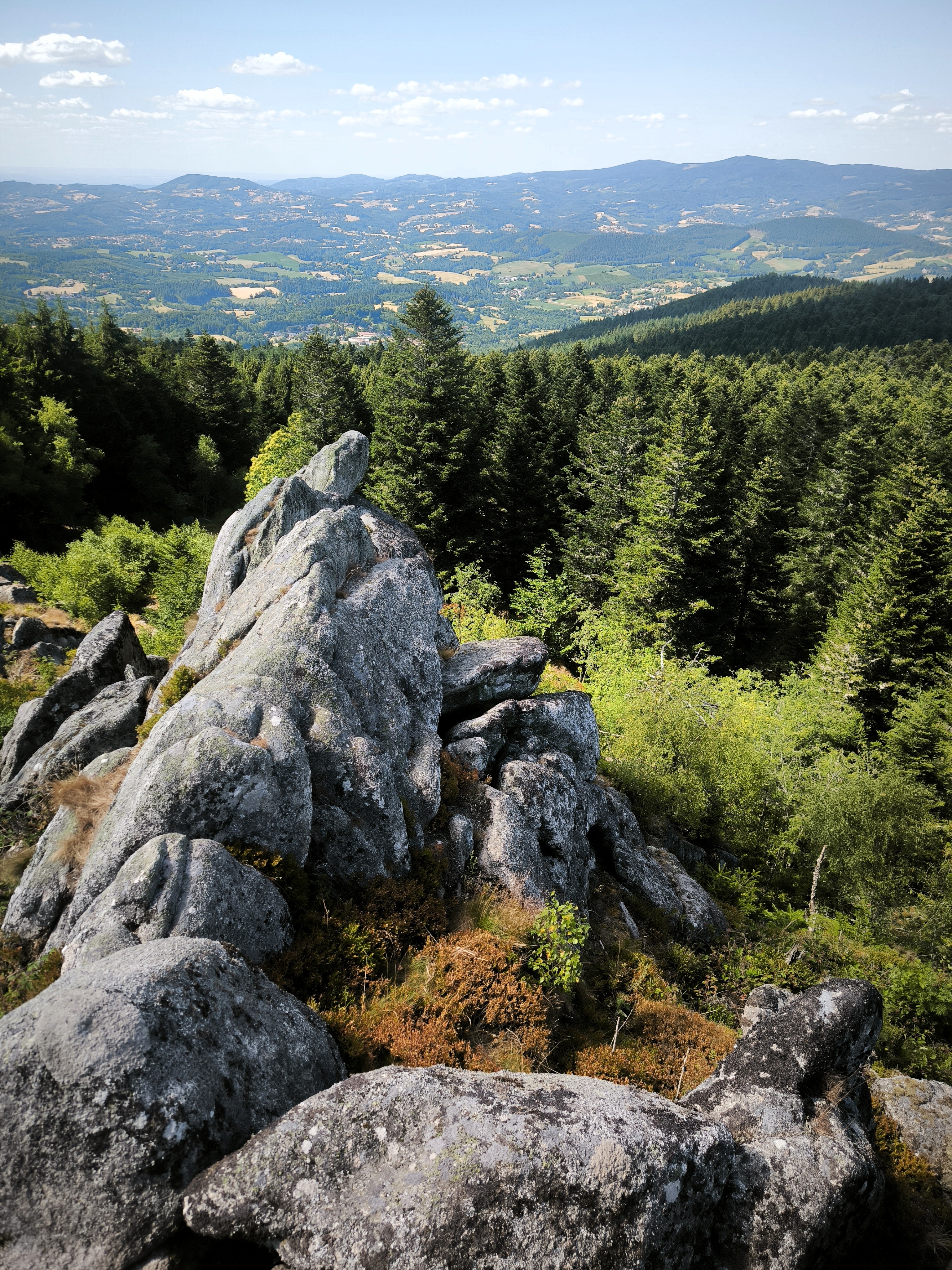 Vue panoramique depuis la Pierre Pamole près de Noirétable